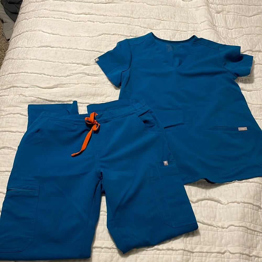 Figs scrubs set